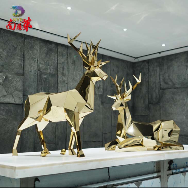 Gold Mirror Reindeer for Hotel Lobby Gold Mirror Reindeer for Hotel Lobby